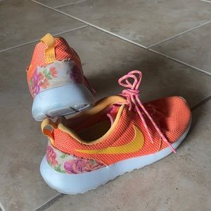 Custom Floral Nike Roshes Women’s 7.5